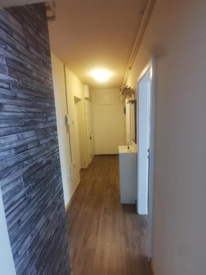 No Name Apartment *
