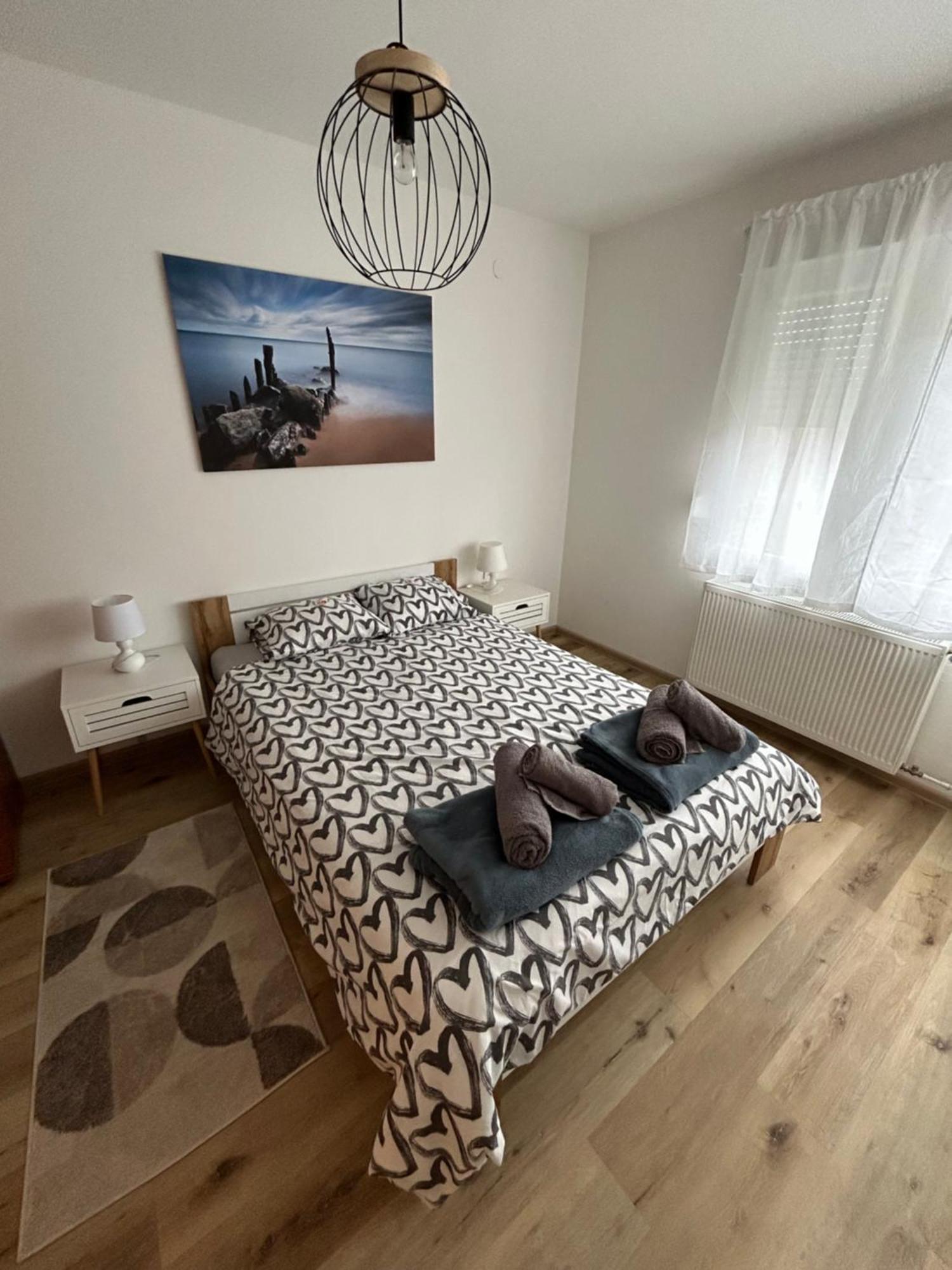 No Name Apartment *