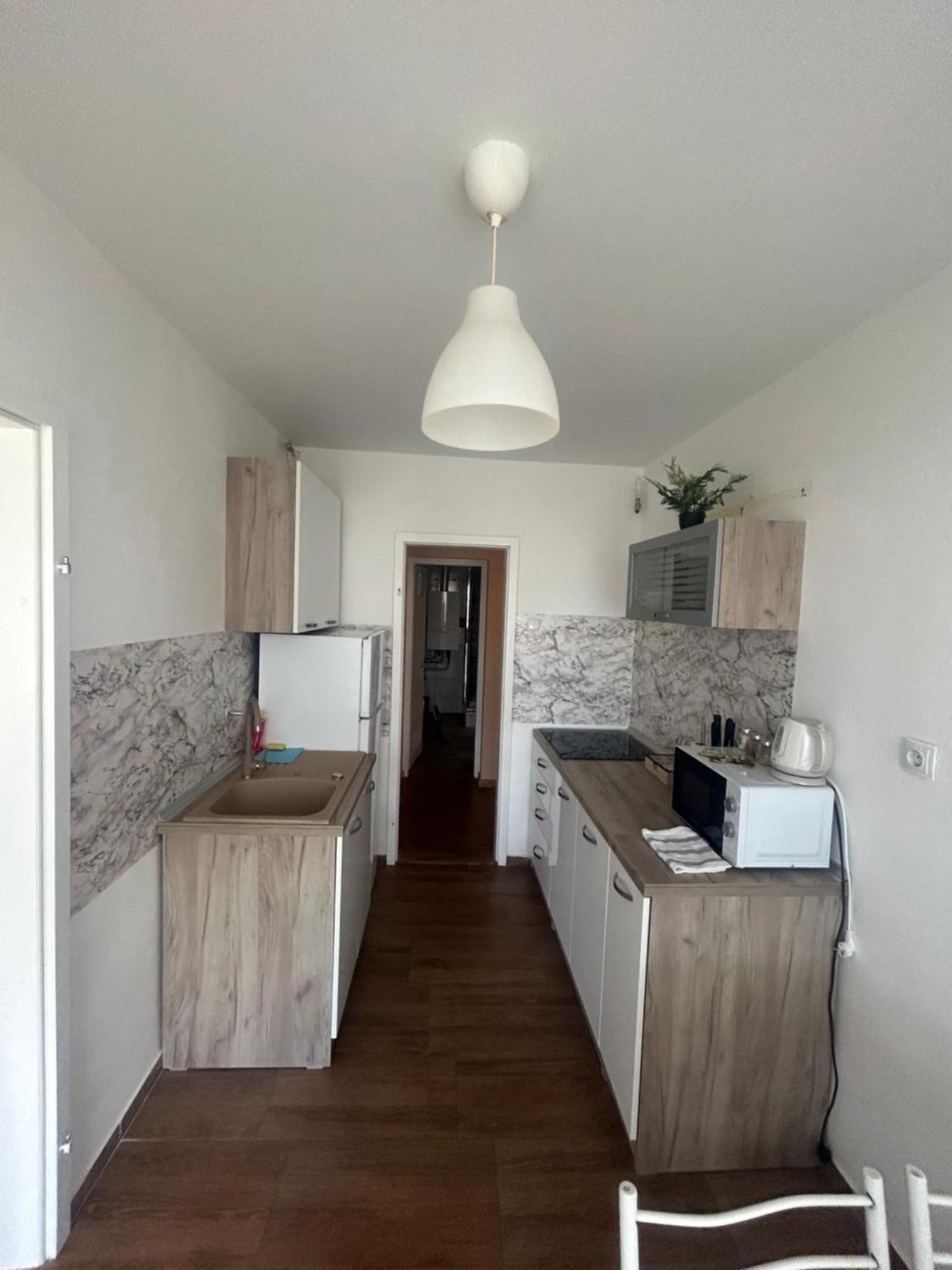 No Name Apartment *